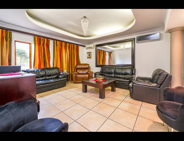 6 BEDROOM HOUSE FOR SALE IN WOODMEAD
